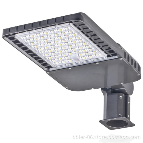 150W LED Shoebox Solar Street Light with 130LM/W Illumination